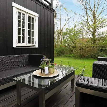 Semesterbostad Five-Bedroom Holiday home in Blåvand 20 *